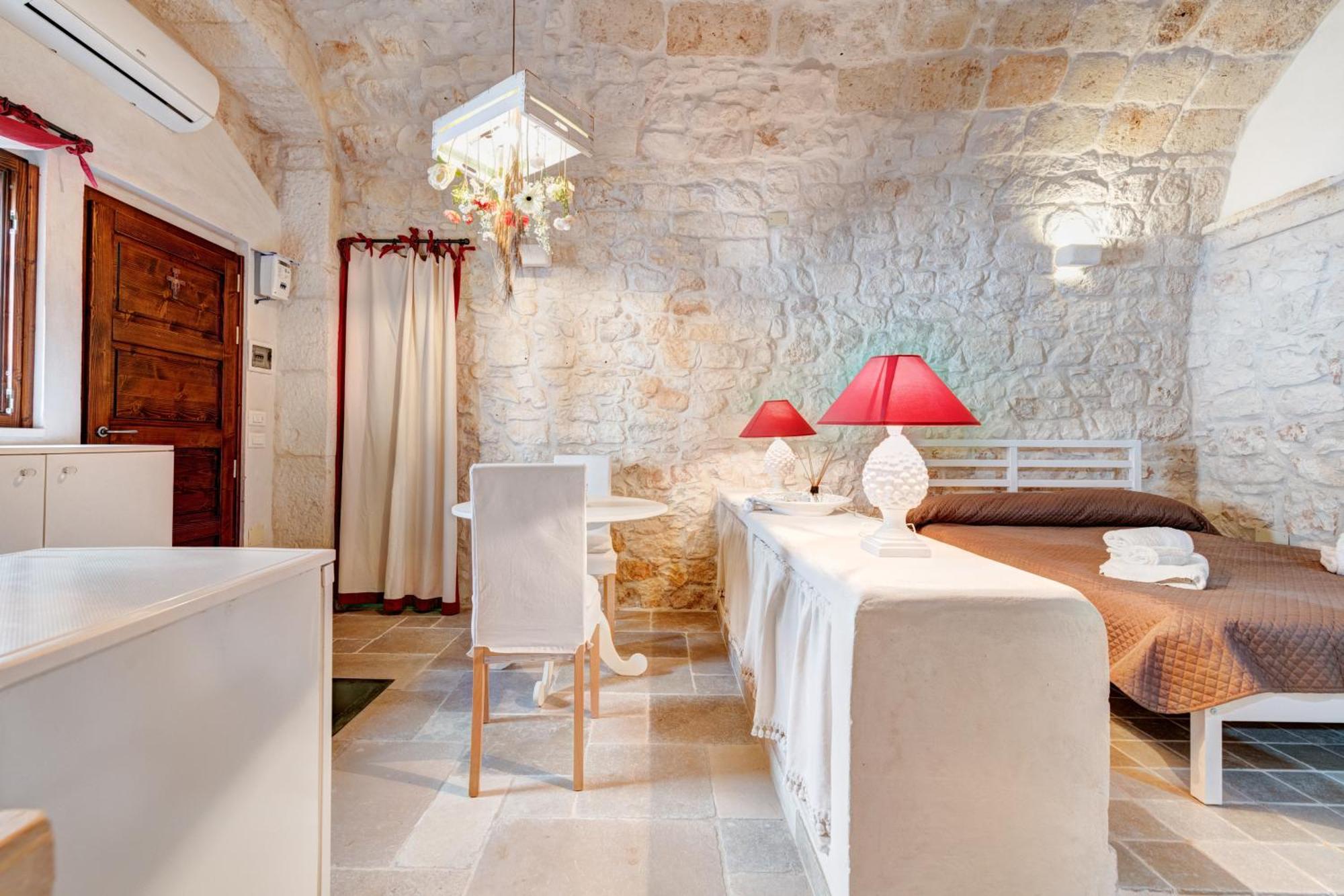 Le Bianche Suites Ostuni Bagian luar foto