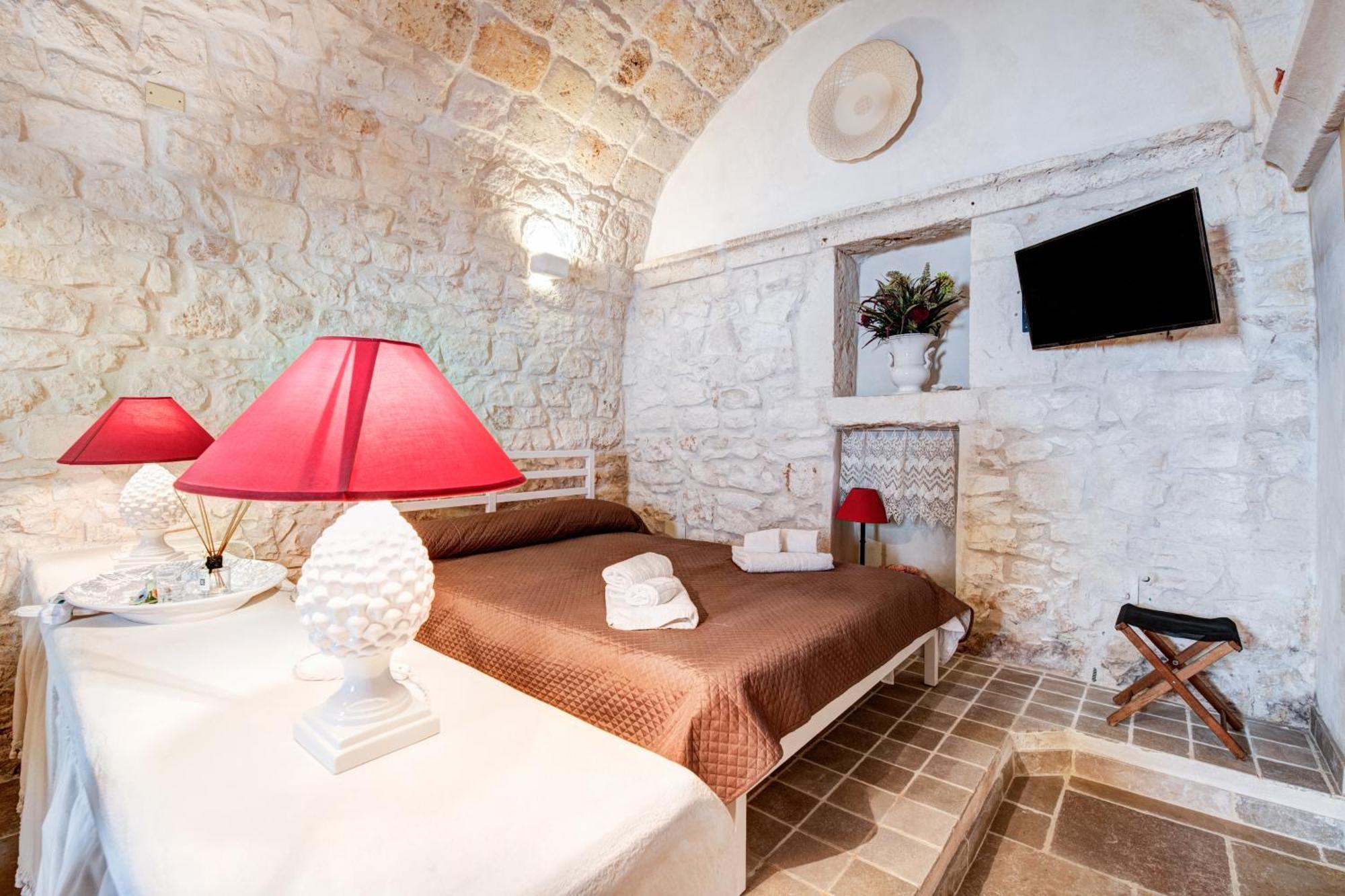Le Bianche Suites Ostuni Bagian luar foto