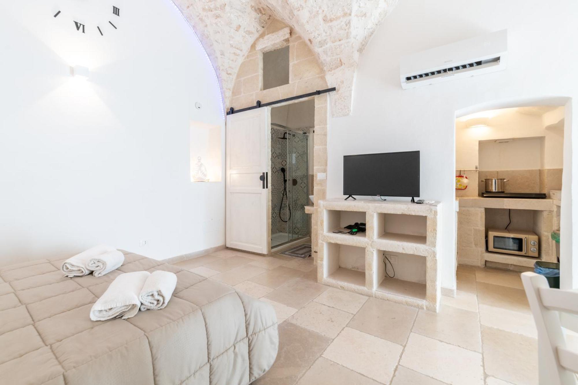 Le Bianche Suites Ostuni Bagian luar foto